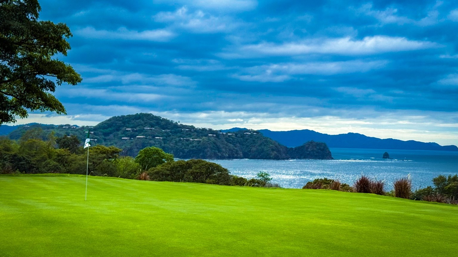 Golf course overlooking the ocean in Costa Rica