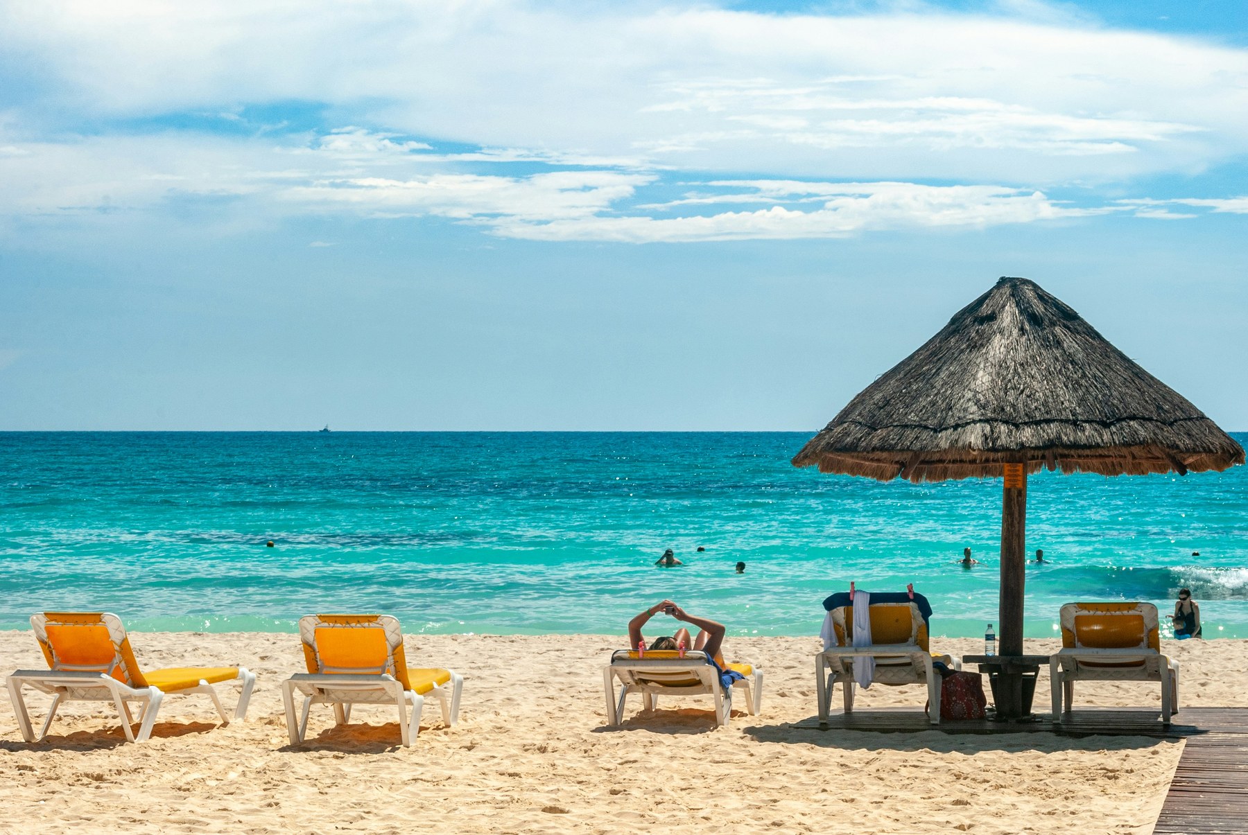 Dramatic coastline and blue water in Los Cabos